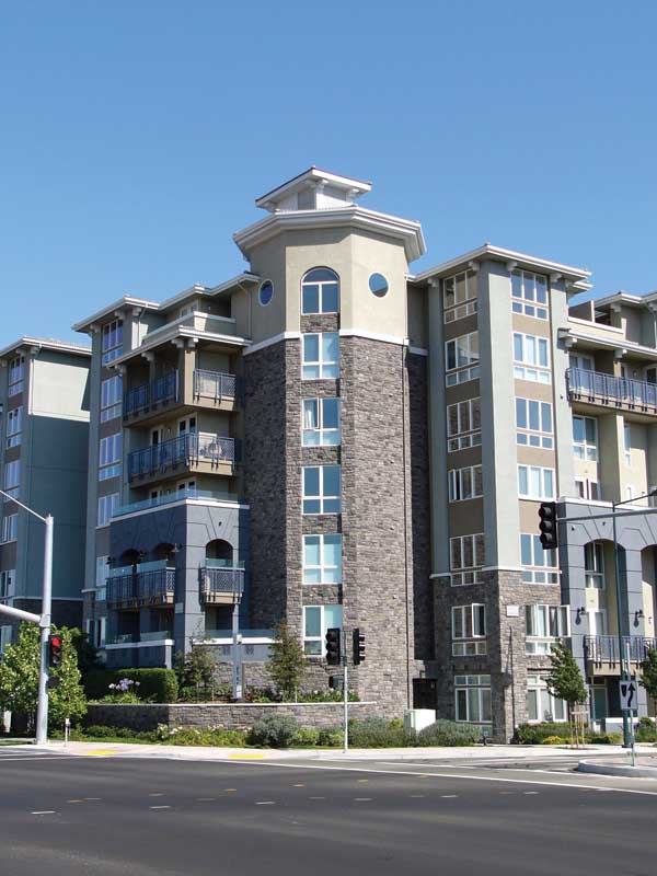 Exterior view of a multi-story apartment complex in Dublin California